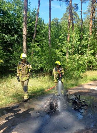 Einsatzfoto Motorroller brannte im Wald